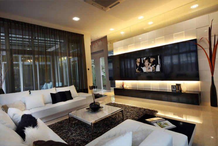 Акцентная стена в гостиной с телевизором в современном стиле