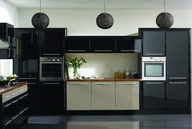 Дизайн кухни в черно белом цвете фото