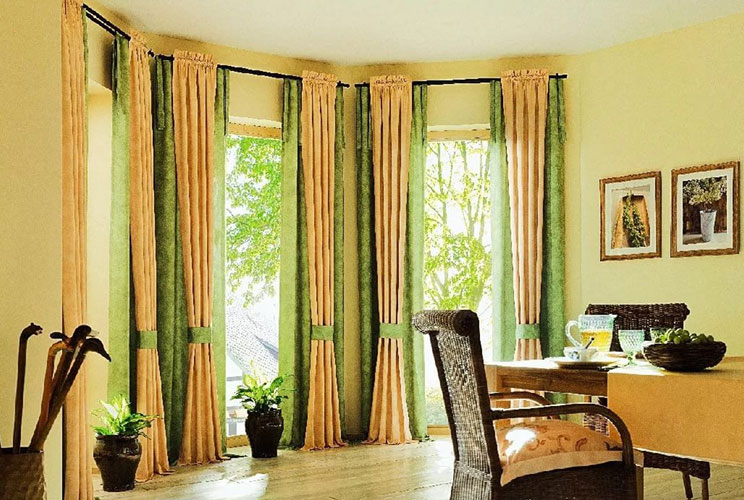 Красивые шторы в интерьере гостиной фото